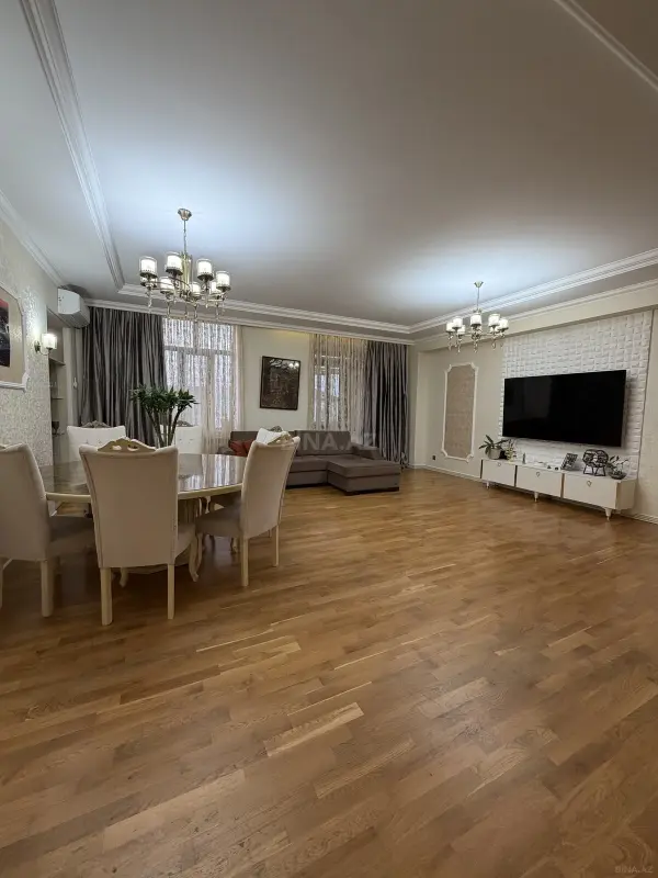Satılır 3 otaqlı mənzil 175 m²