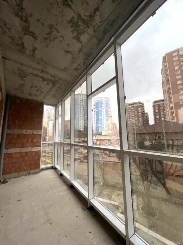 Satılır 4 otaqlı mənzil 163 m²