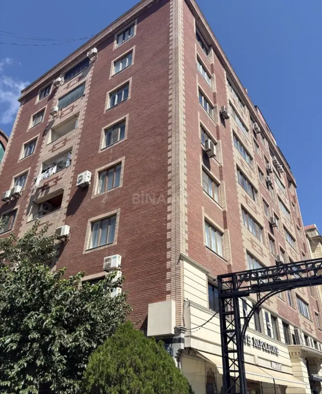 Satılır 3 otaqlı mənzil 163 m²