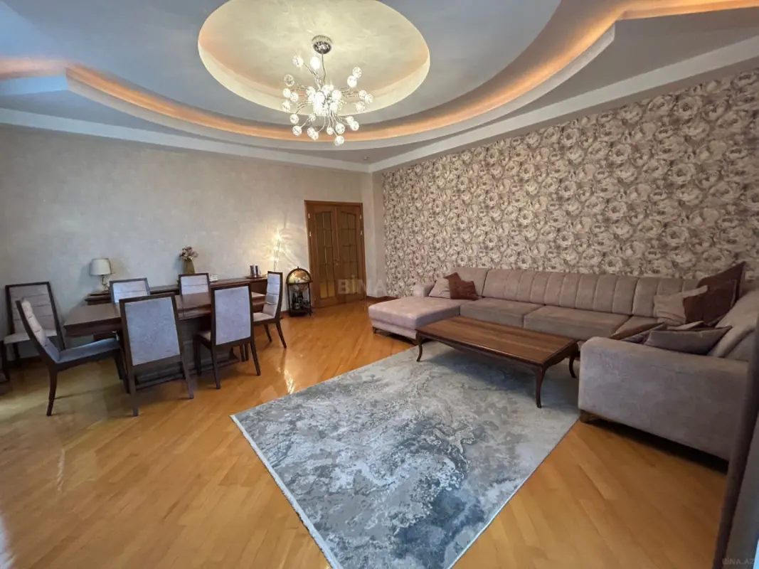 Satılır 4 otaqlı mənzil 181 m²