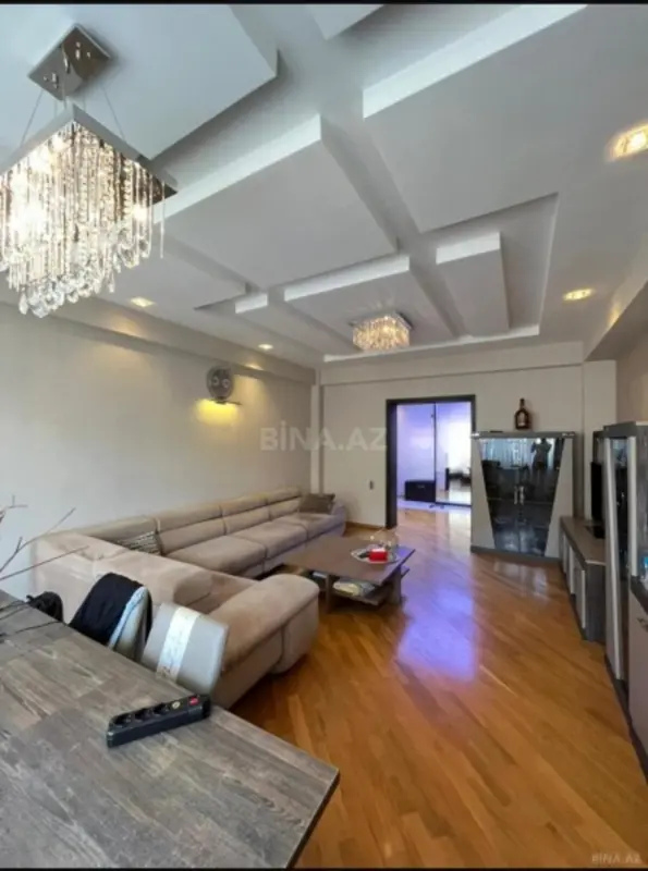 Satılır 3 otaqlı mənzil 130 m²