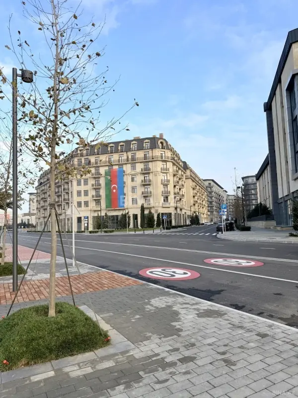 Satılır 4 otaqlı mənzil 177 m²