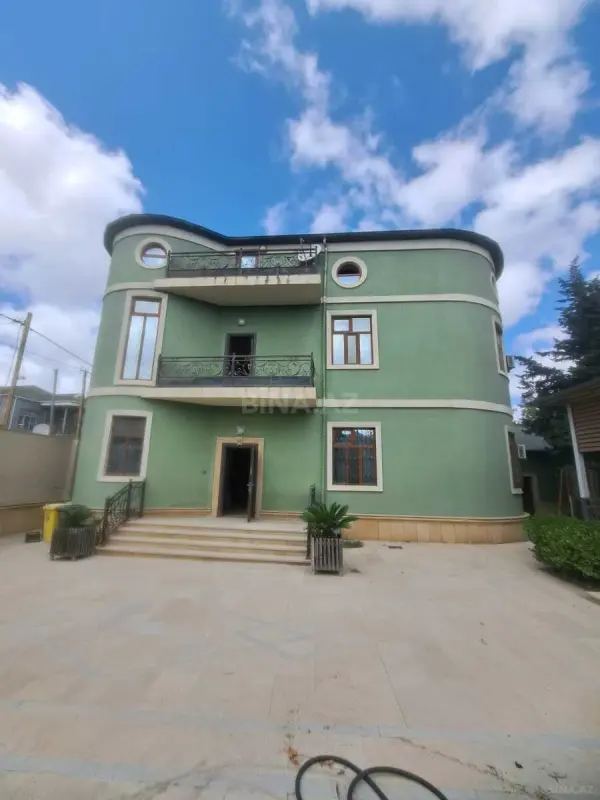 Kirayə verilir 8 otaqlı həyət evi 330 m²