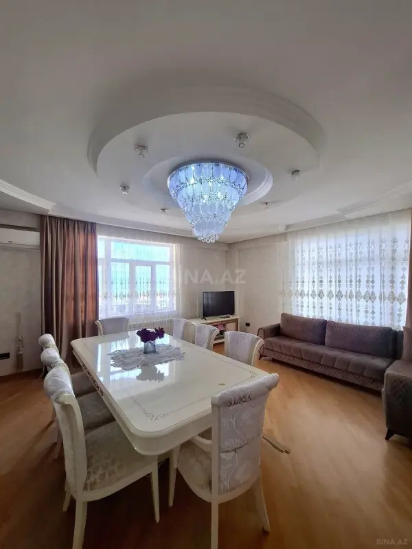Satılır 3 otaqlı mənzil 135 m²