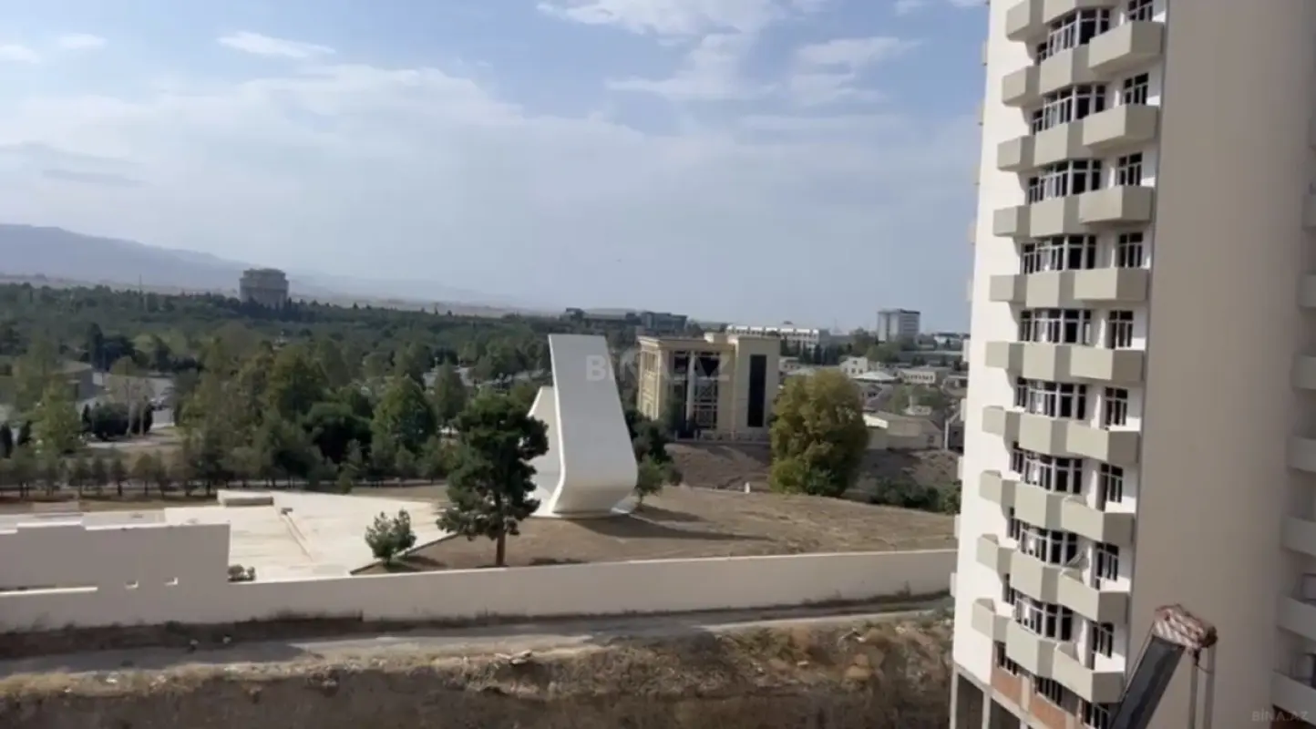 Satılır 4 otaqlı mənzil 193 m²