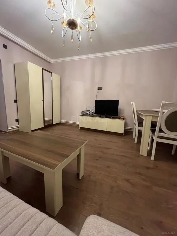Kirayə verilir 2 otaqlı mənzil 50 m²