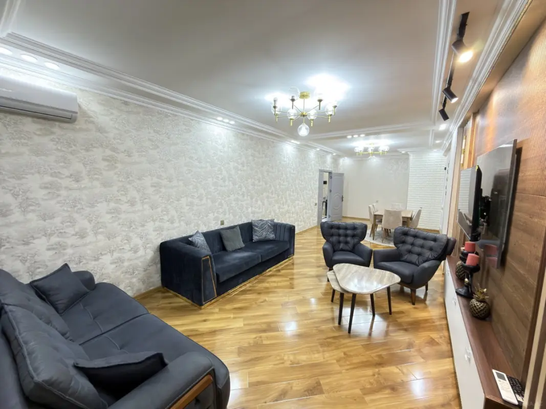 Kirayə verilir 2 otaqlı mənzil 108 m²