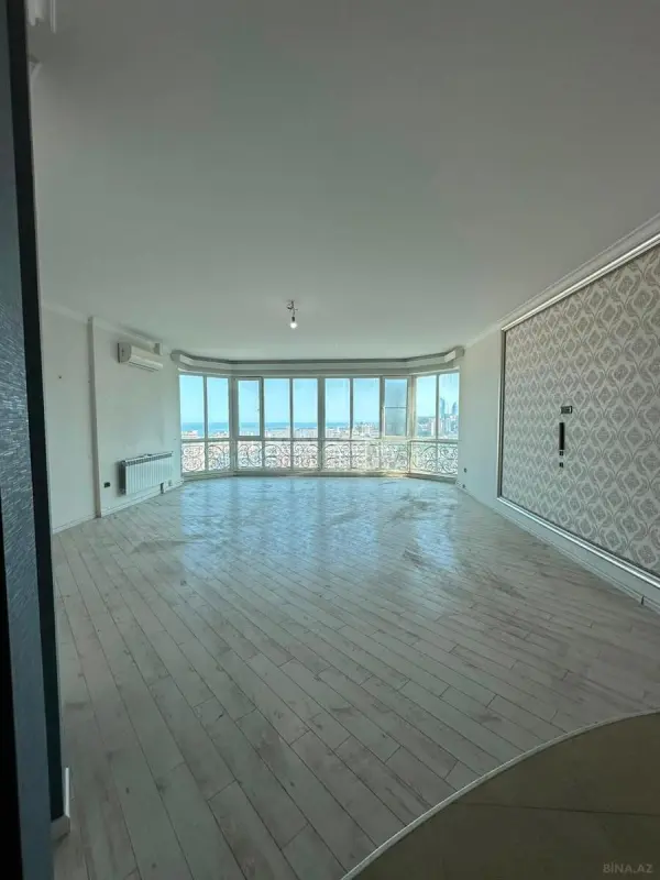 Satılır 3 otaqlı mənzil 187 m²