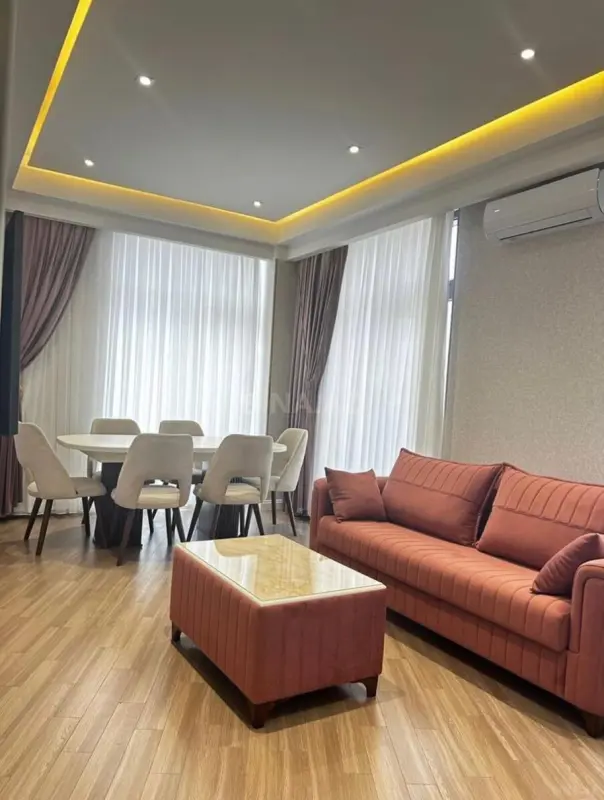 Kirayə verilir 2 otaqlı mənzil 110 m²