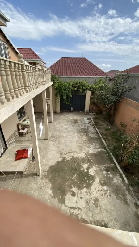 Satılır 7 otaqlı həyət evi 200 m²