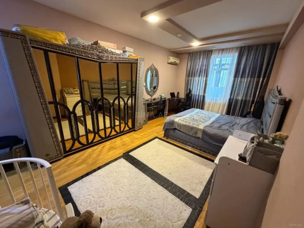 Satılır 3 otaqlı mənzil 130 m²