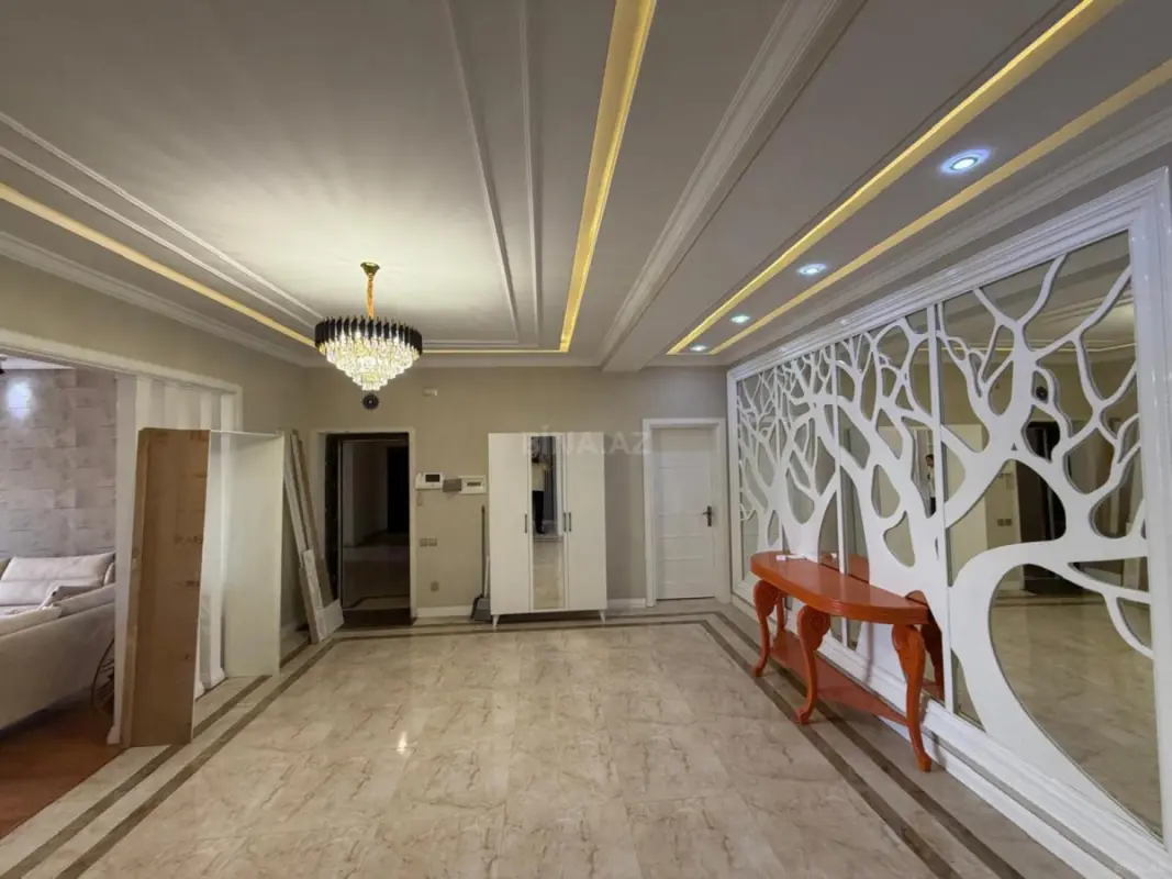 Kirayə verilir 4 otaqlı mənzil 240 m²