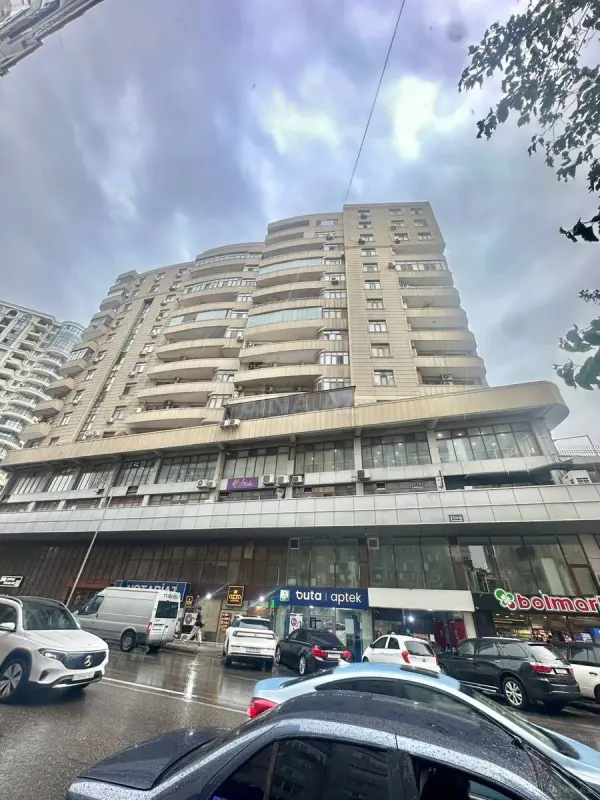 Satılır 3 otaqlı mənzil 116 m²