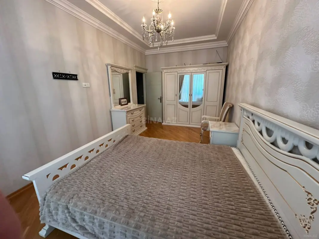 Kirayə verilir 3 otaqlı mənzil 130 m²
