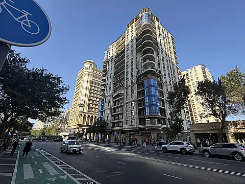 Satılır 4 otaqlı mənzil 322 m² — Bakı 4 otaq 322.00 m²