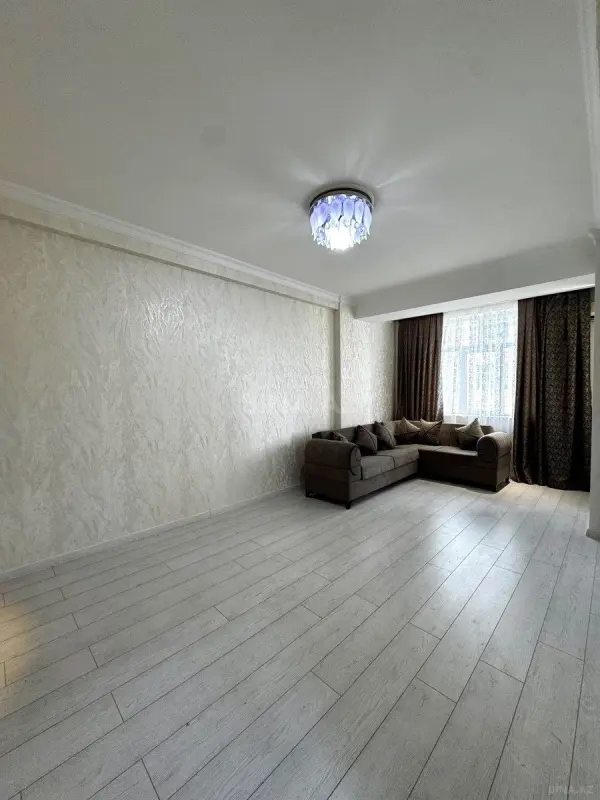 Satılır 2 otaqlı mənzil 67 m²