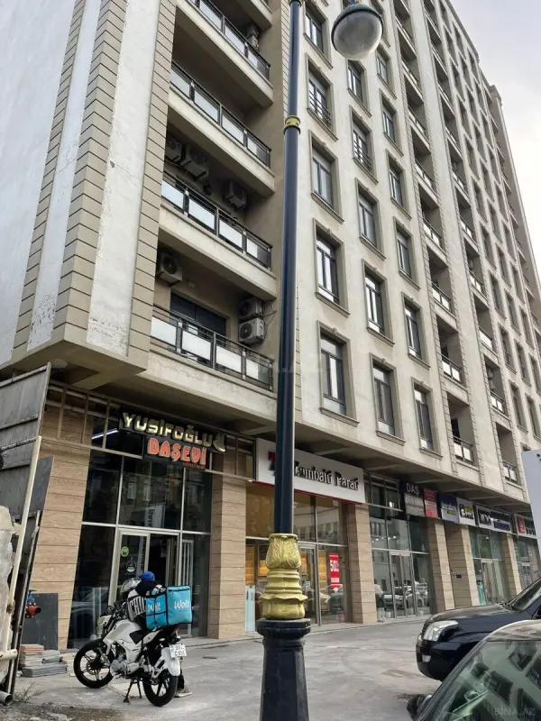 Satılır 10 otaqlı mənzil 500 m²