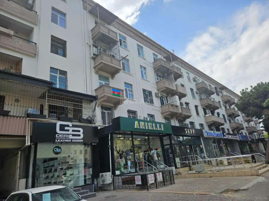 Kirayə verilir 3 otaqlı mənzil 130 m²