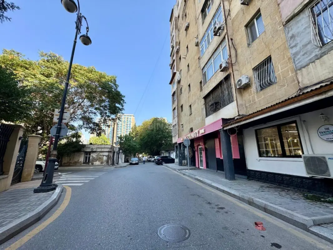 Satılır obyekt 184 m²