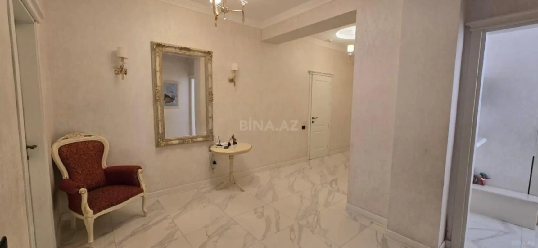 Kirayə verilir 3 otaqlı mənzil 137 m²