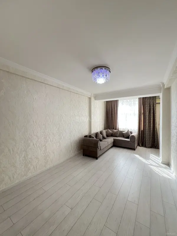 Satılır 2 otaqlı mənzil 67 m²