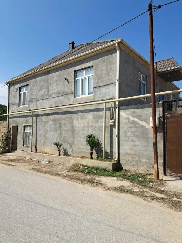 Satılır 5 otaqlı həyət evi 280 m²