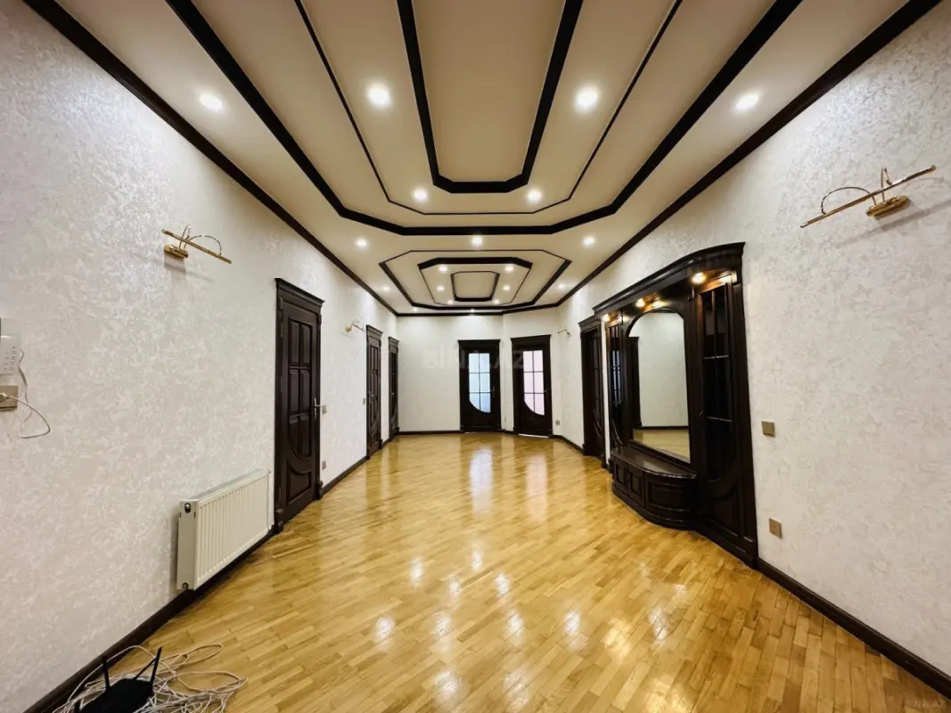 Kirayə verilir 5 otaqlı mənzil 240 m²