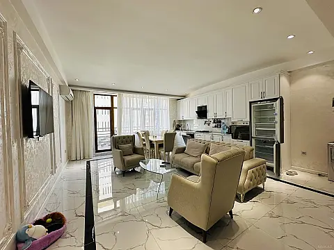 Kirayə verilir 6 otaqlı mənzil 300 m² — Bakı 6 otaq 300.00 m²