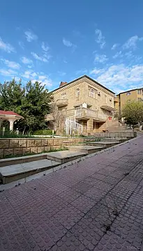 Satılır 8 otaqlı həyət evi 600 m² — Bakı, Badamdar 8 otaq 600.00 m²