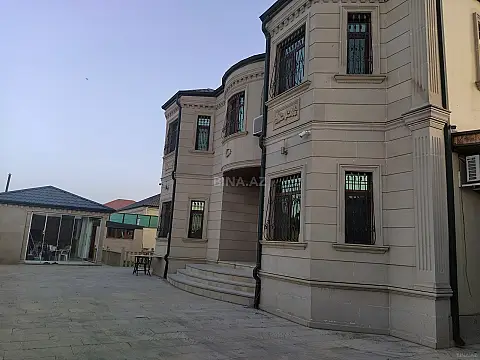 Satılır 7 otaqlı həyət evi 300 m² — Bakı, Novxanı 7 otaq 300.00 m²