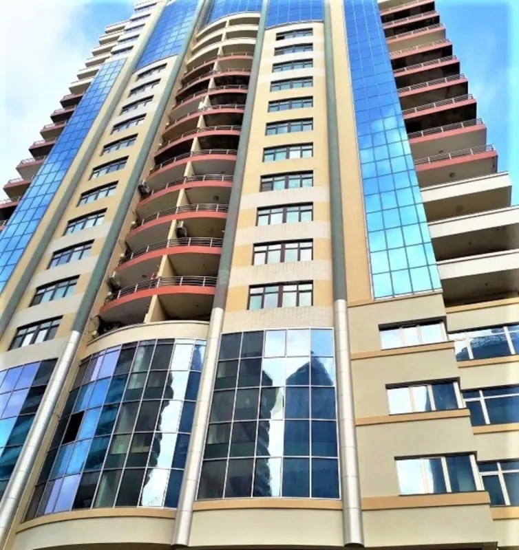 Kirayə verilir 3 otaqlı mənzil 175 m²