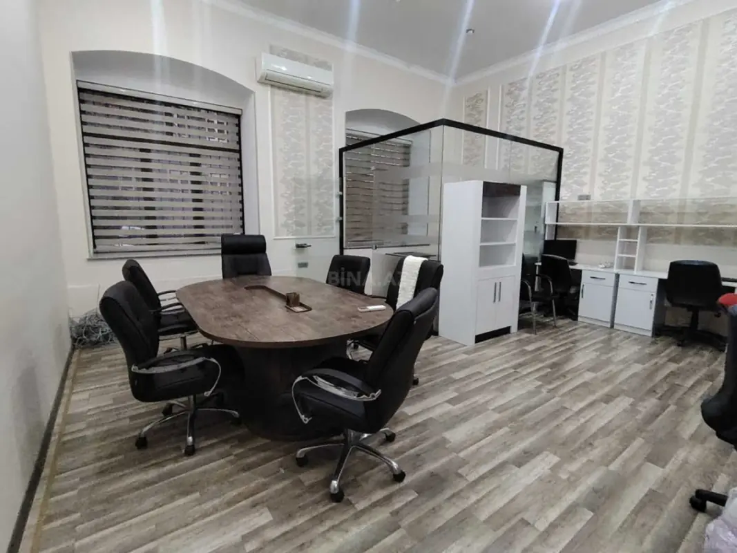 Kirayə verilir 4 otaqlı ofis 135 m²