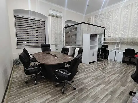 Kirayə verilir 4 otaqlı ofis 135 m² — Bakı 4 otaq 135.00 m²