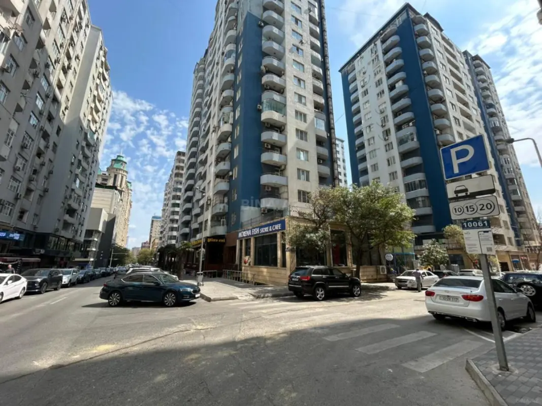 Satılır 3 otaqlı mənzil 180 m²