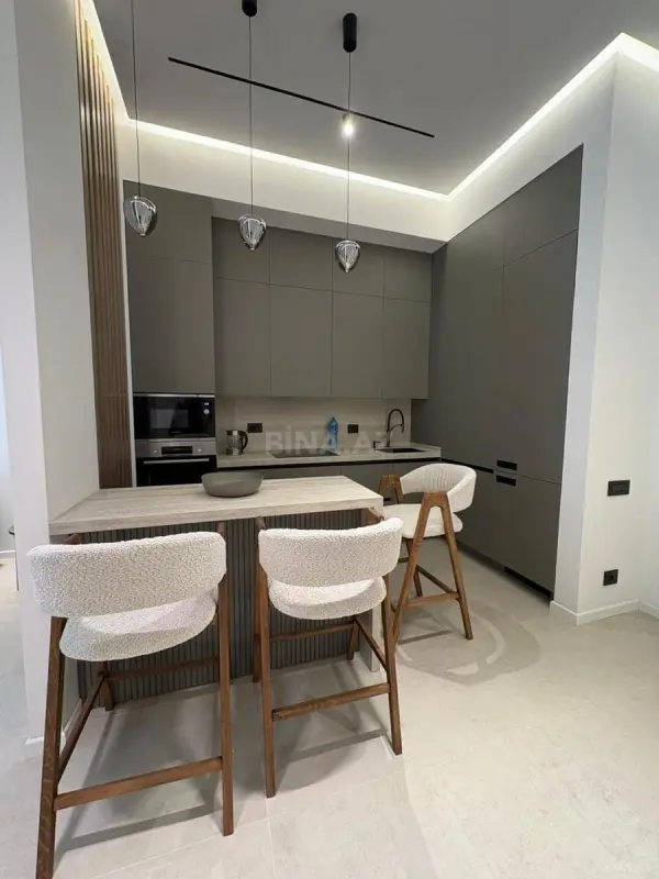 Kirayə verilir 2 otaqlı mənzil 98 m²