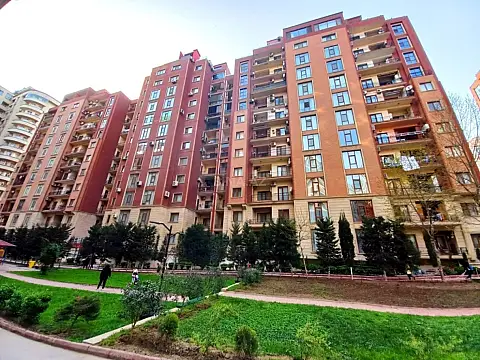 Satılır 3 otaqlı mənzil 170 m² — Bakı 3 otaq 170.00 m²