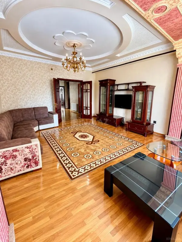 Kirayə verilir 3 otaqlı mənzil 154.6 m²
