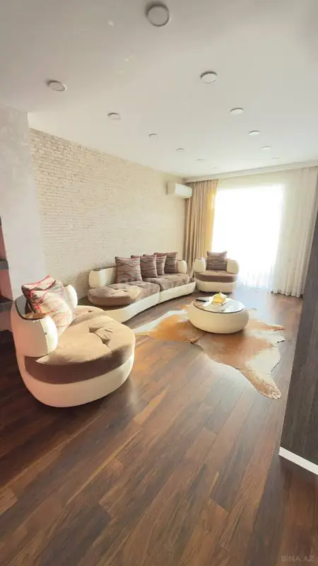 Kirayə verilir 4 otaqlı mənzil 200 m²