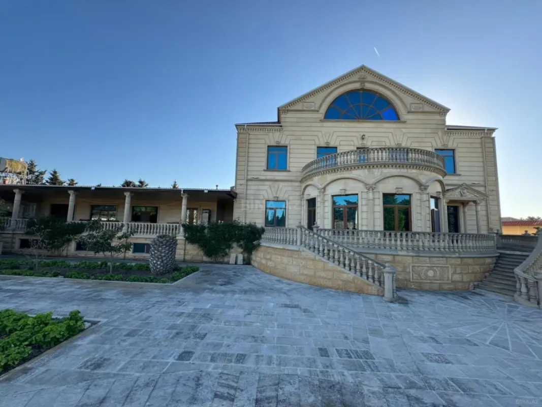Satılır 8 otaqlı həyət evi 1000 m²