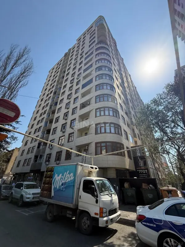 Satılır 4 otaqlı mənzil 170 m²