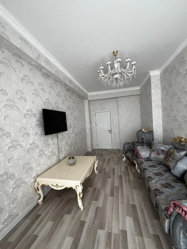 Kirayə verilir 2 otaqlı mənzil 65 m²