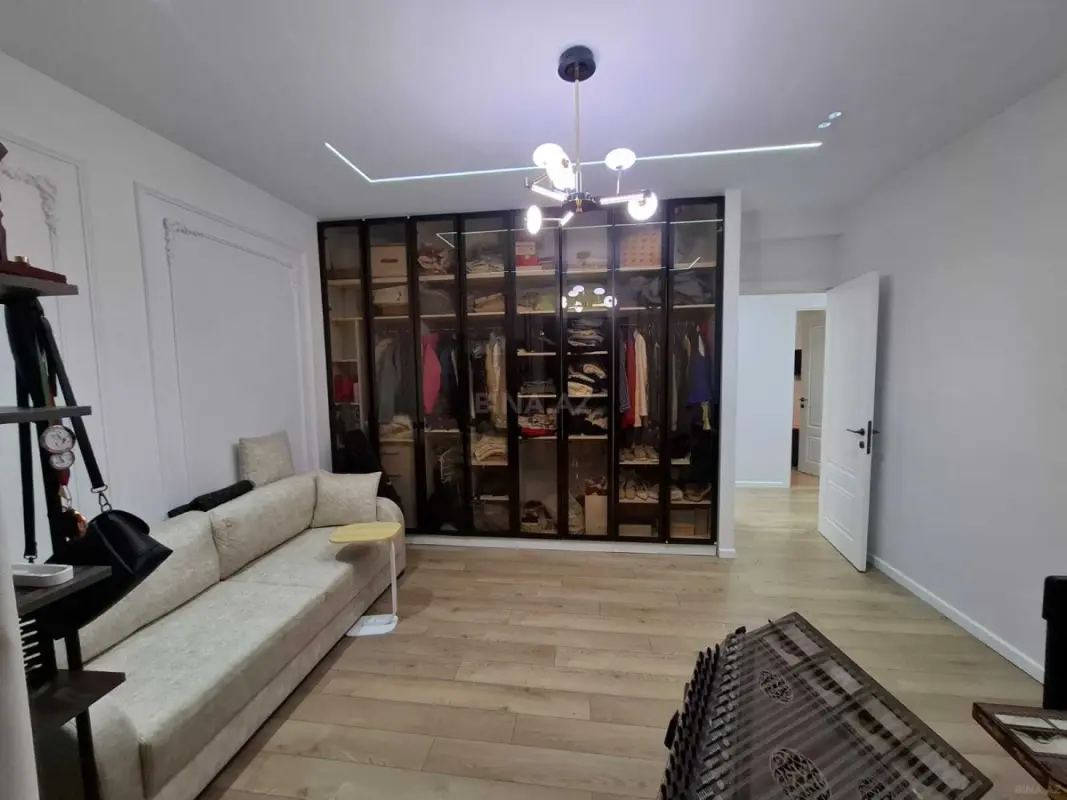 Satılır 4 otaqlı mənzil 102 m²