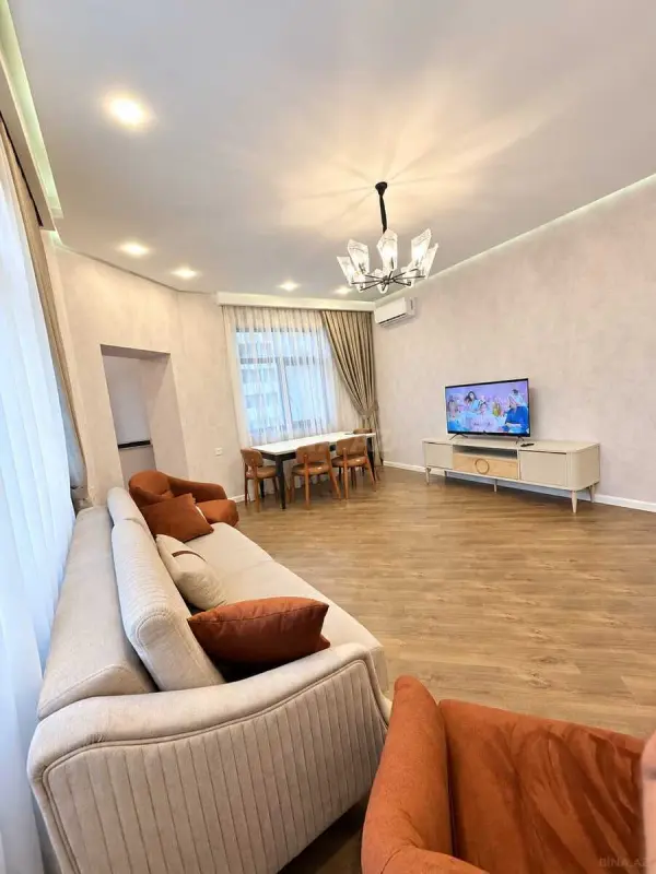 Kirayə verilir 2 otaqlı mənzil 95 m²