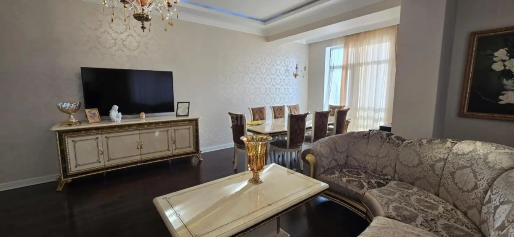 Kirayə verilir 3 otaqlı mənzil 137 m²