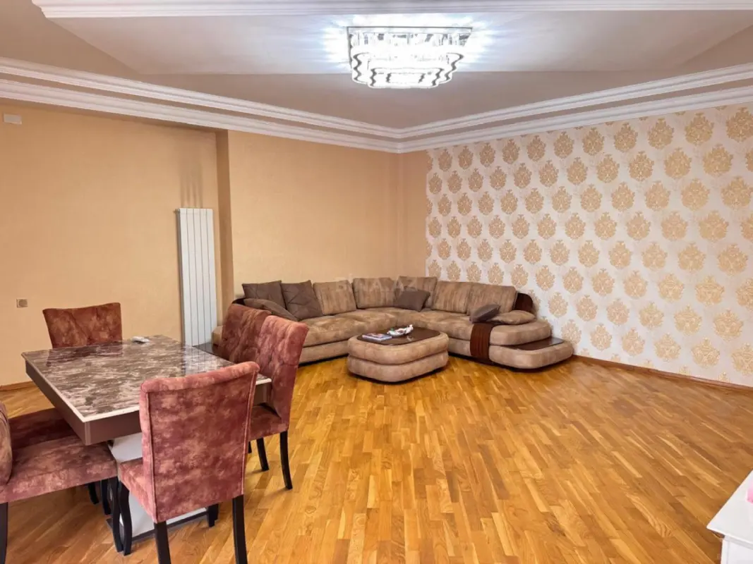 Kirayə verilir 3 otaqlı mənzil 130 m²