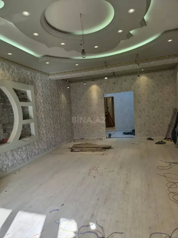 Satılır 5 otaqlı mənzil 215 m²