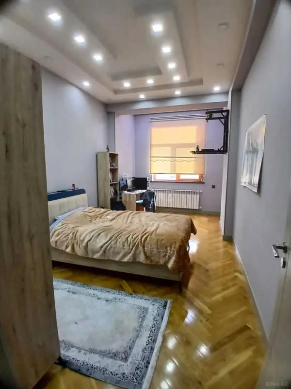 Satılır 4 otaqlı mənzil 149 m²