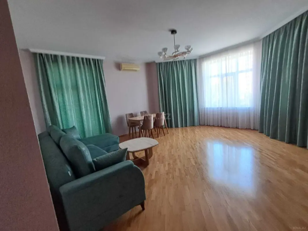 Kirayə verilir 2 otaqlı mənzil 107 m²
