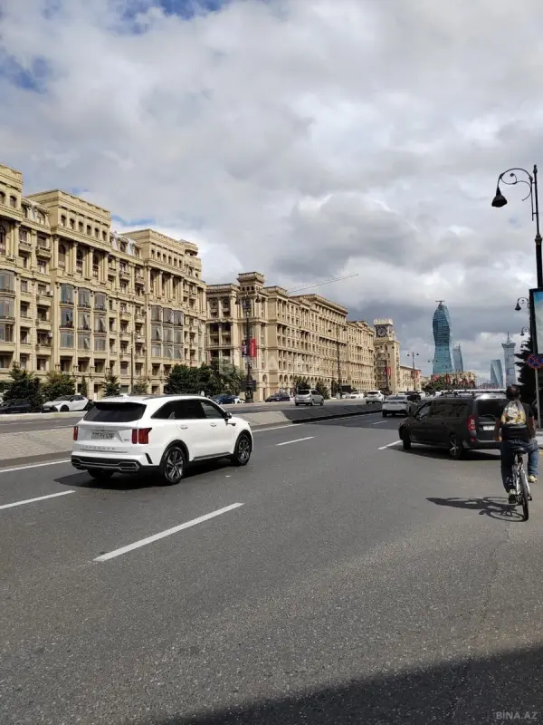 Satılır 3 otaqlı mənzil 96 m²