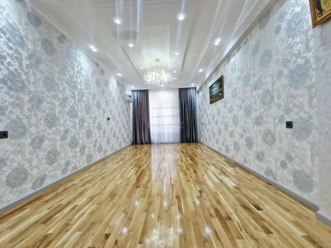 Satılır 3 otaqlı mənzil 130 m²